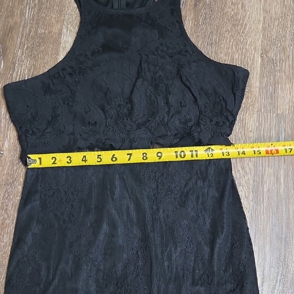 Missguided+ Black Lace Maxi Dress - Picture 11 of 15